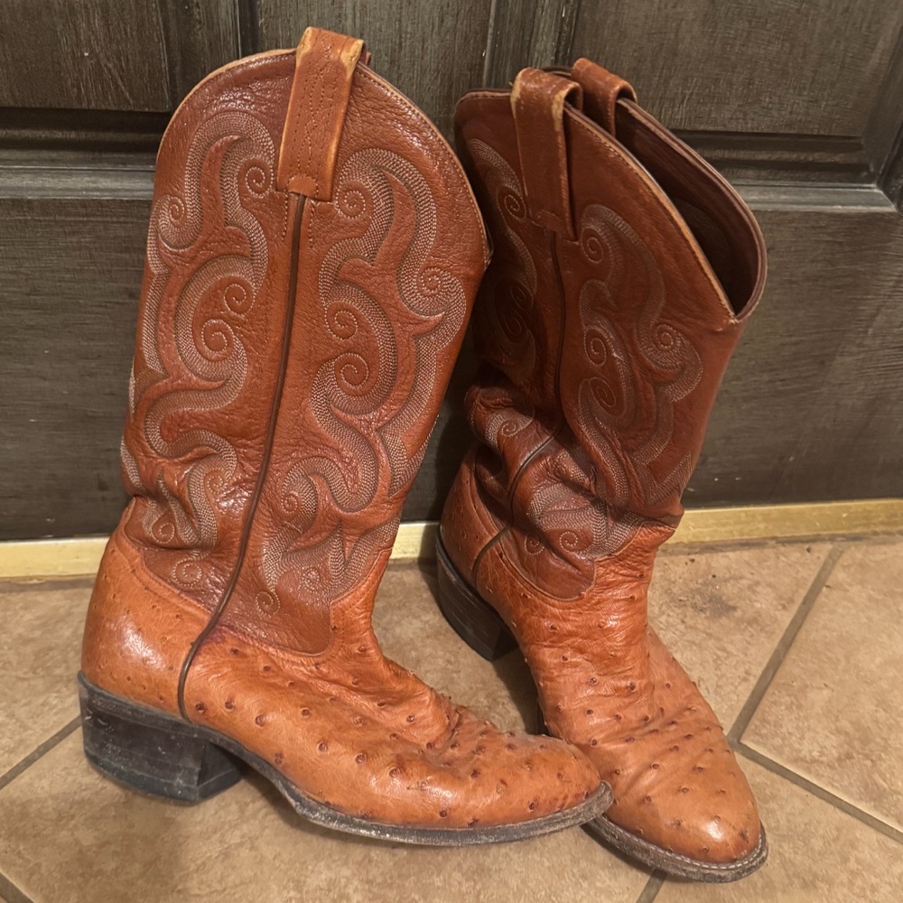 Tony Lama Ostrich boots. Size 8D